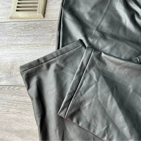 NWT Reitmans Straight Leg High Rise Faux Leather Pants in Black - Picture 8 of 14